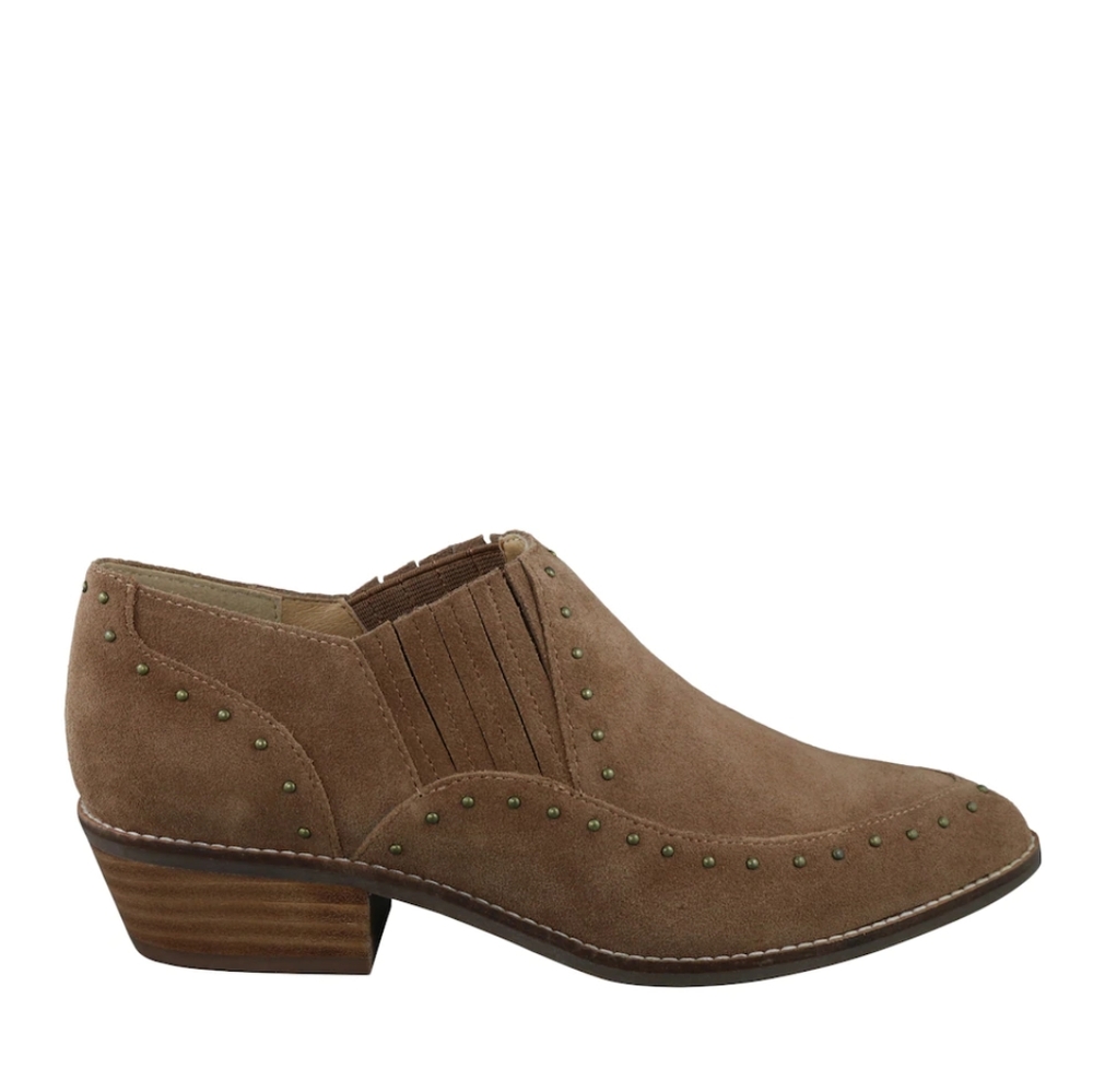 Pointed ankle boots